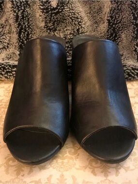 Forever 21 Black Vegan Leather Mules Size 5.5